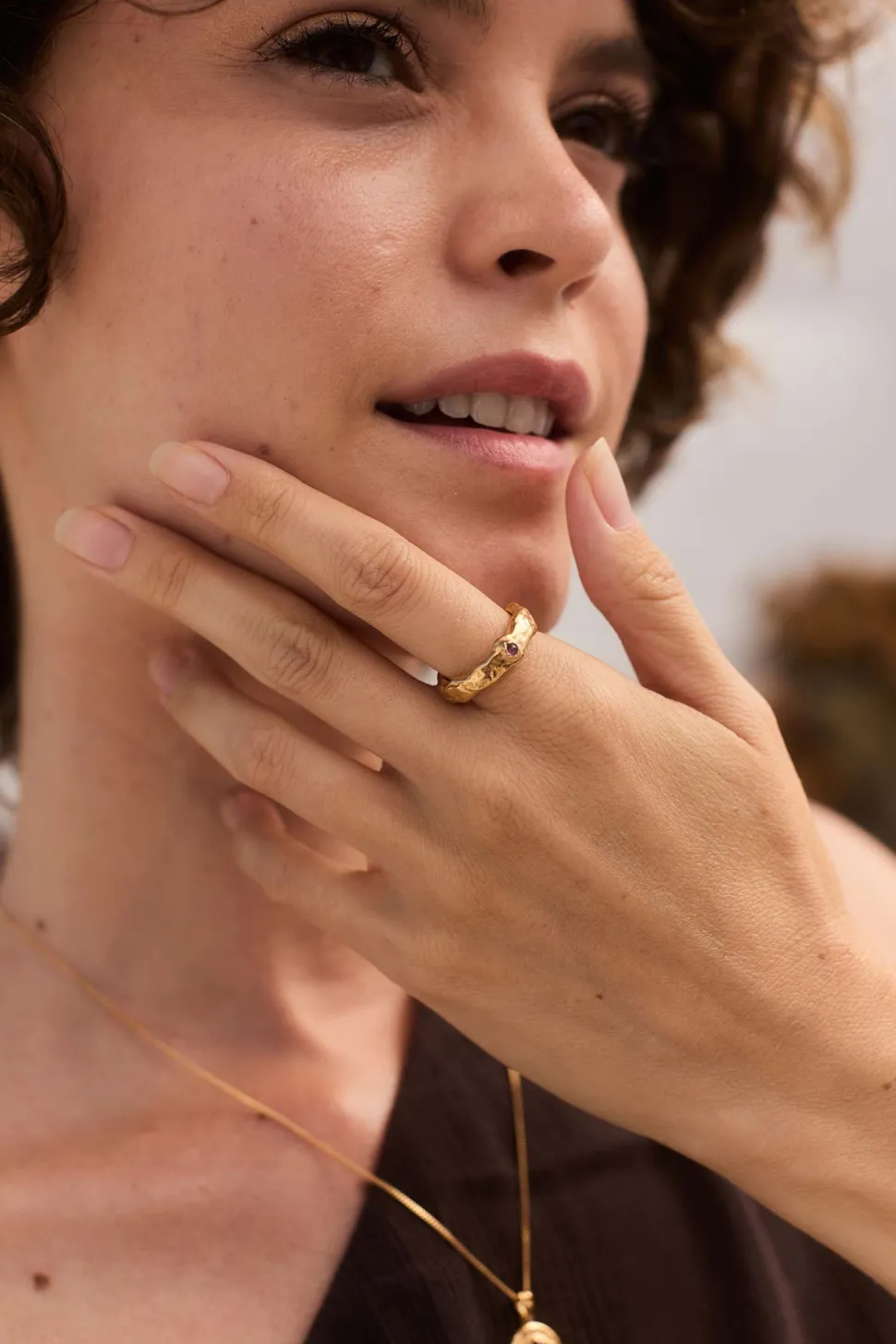 ANILLO PIEDRAS DE NACIMIENTO BAÑADO EN ORO