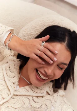 ANILLO POOJA