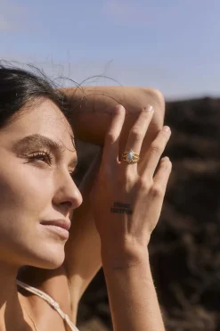 ANILLO UPADESA BAÑADO EN ORO