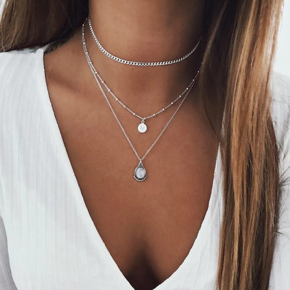 COLLAR ANUK LETRA CHAPA