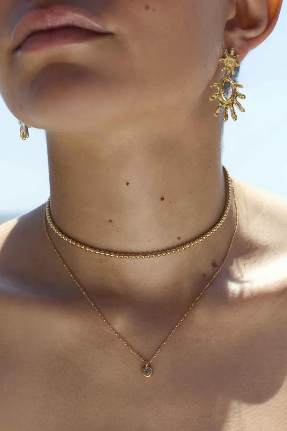 COLLAR EDHA CIRCONITA AZUL ROYAL BAÑADO EN ORO
