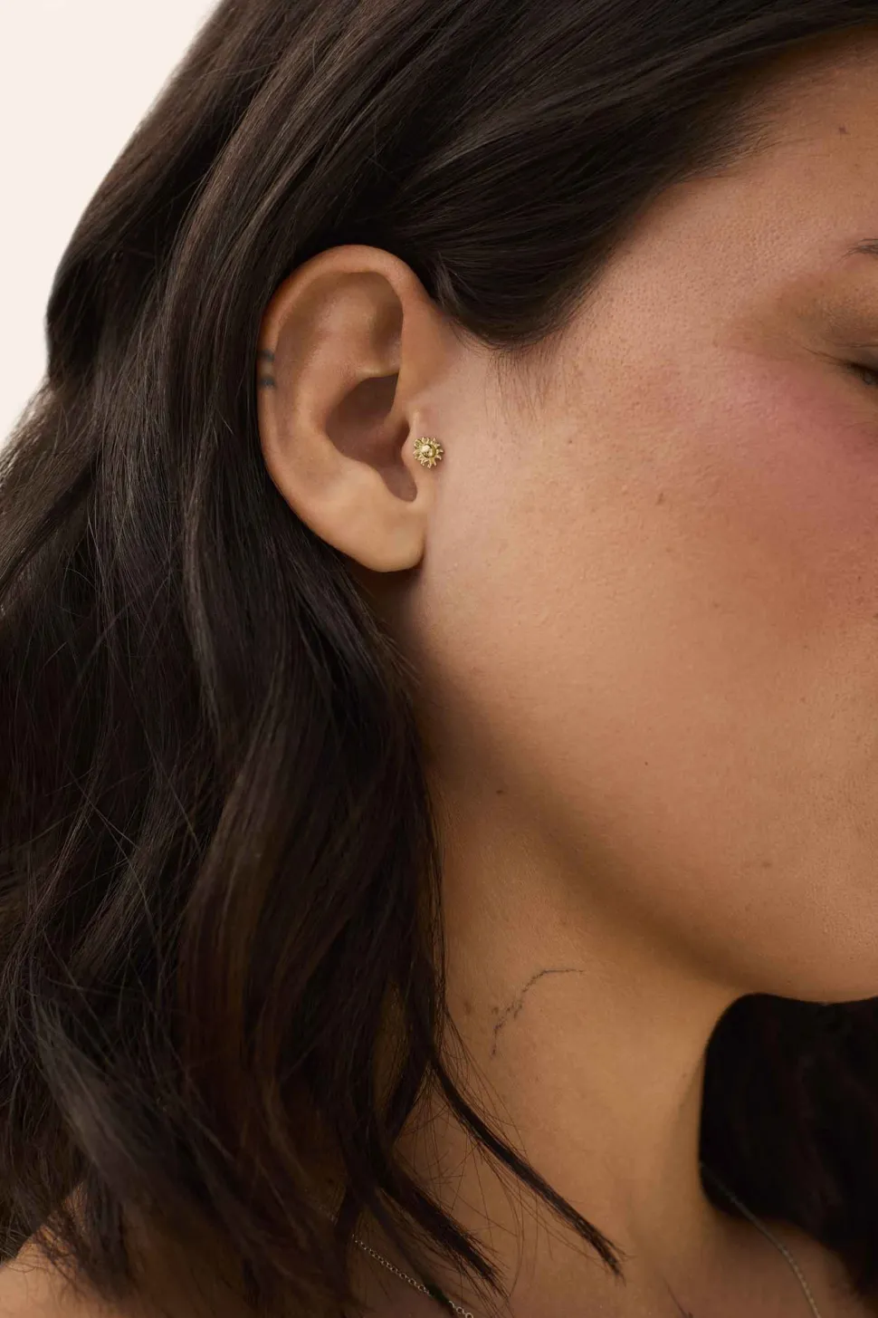 PIERCING GUMAEN BAÑADO EN ORO